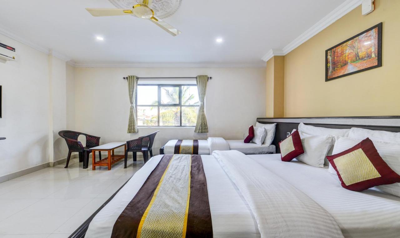 Pleasant Days Hotel Madras Buitenkant foto