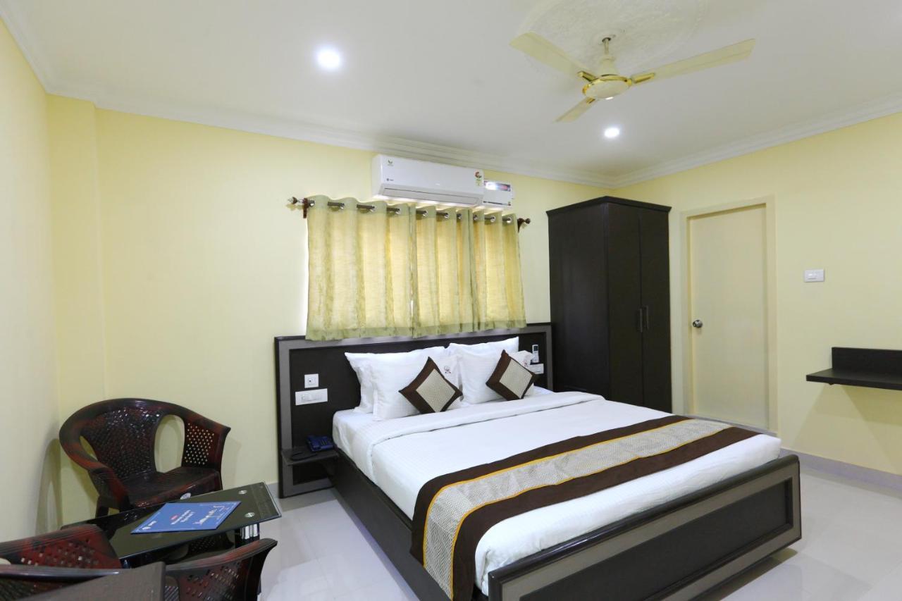 Pleasant Days Hotel Madras Buitenkant foto