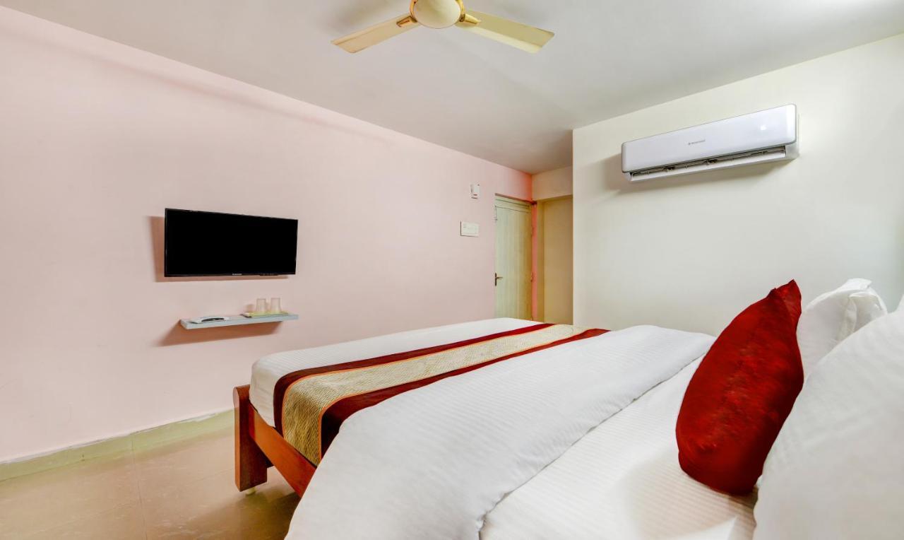 Pleasant Days Hotel Madras Buitenkant foto