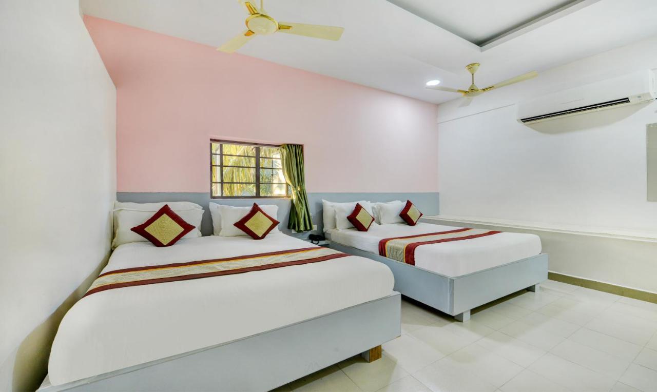 Pleasant Days Hotel Madras Buitenkant foto