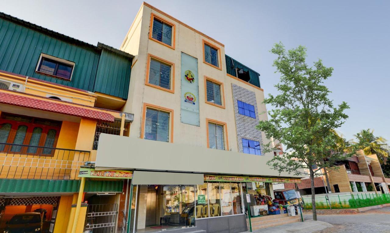 Pleasant Days Hotel Madras Buitenkant foto