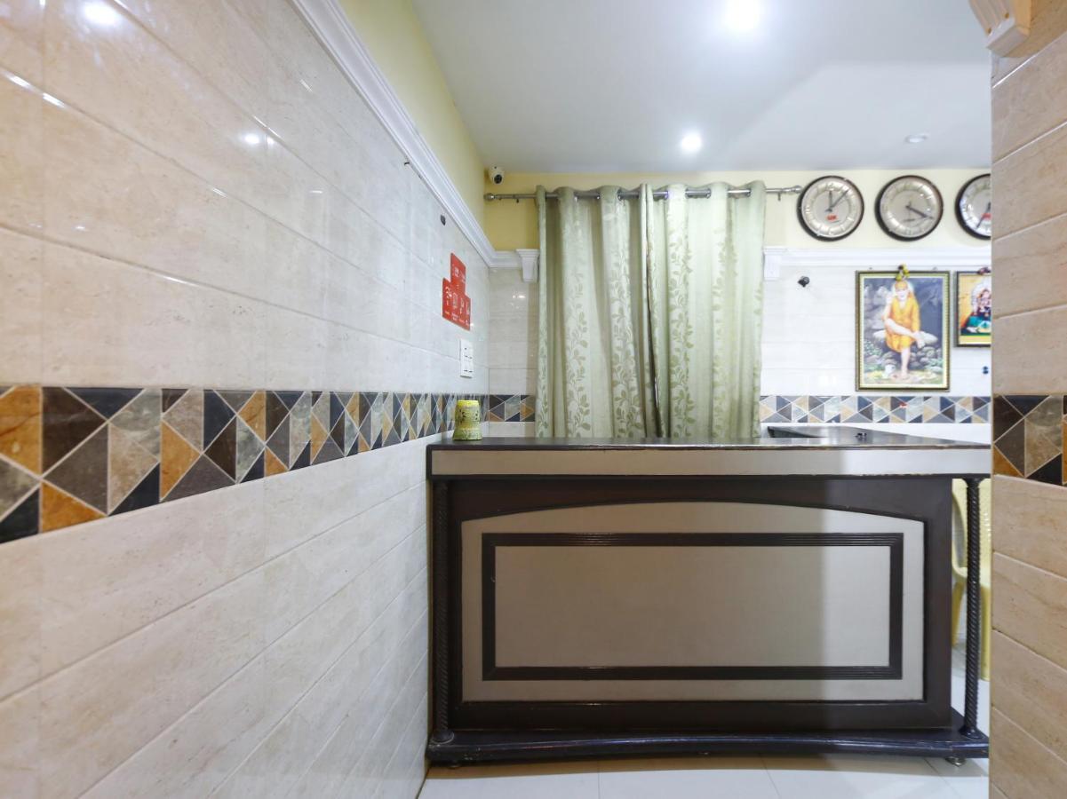 Pleasant Days Hotel Madras Buitenkant foto