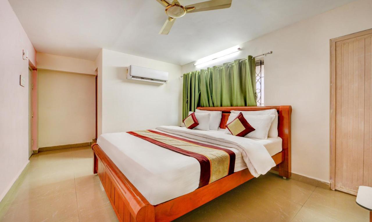 Pleasant Days Hotel Madras Buitenkant foto
