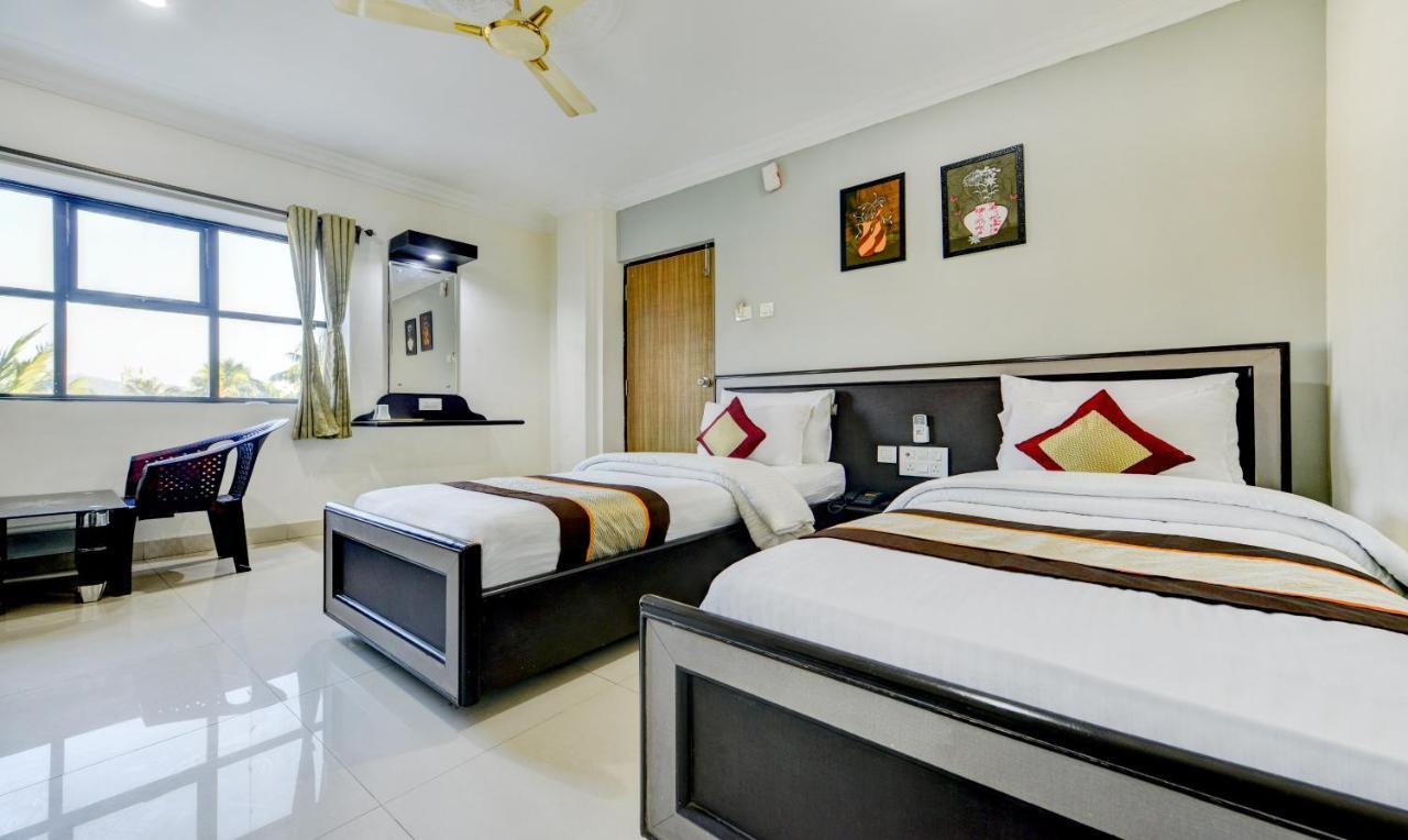 Pleasant Days Hotel Madras Buitenkant foto