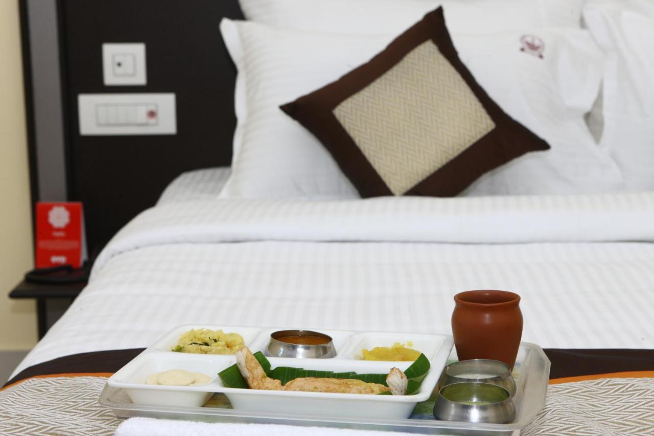 Pleasant Days Hotel Madras Buitenkant foto