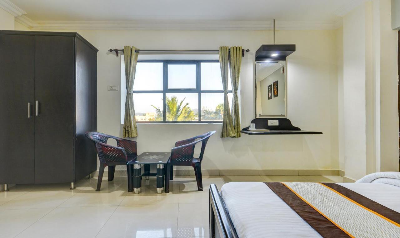 Pleasant Days Hotel Madras Buitenkant foto