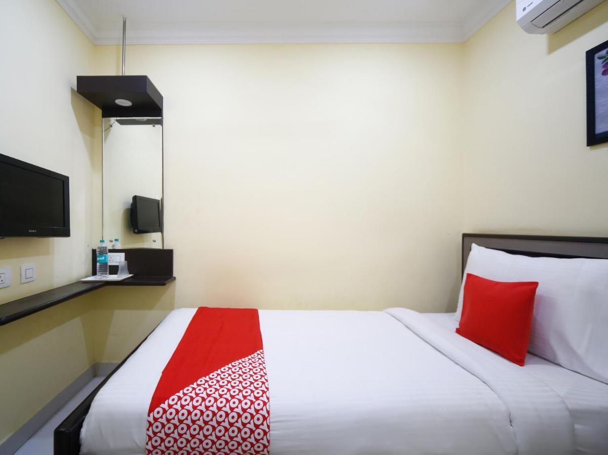 Pleasant Days Hotel Madras Buitenkant foto