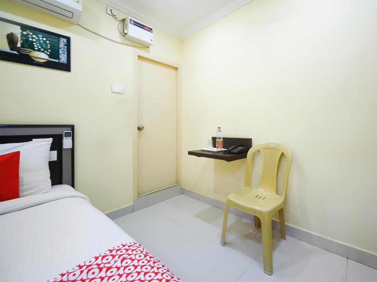 Pleasant Days Hotel Madras Buitenkant foto
