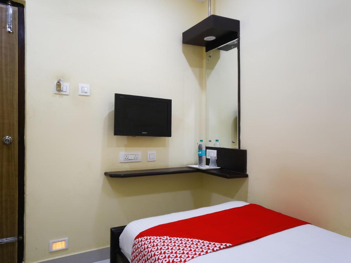 Pleasant Days Hotel Madras Buitenkant foto