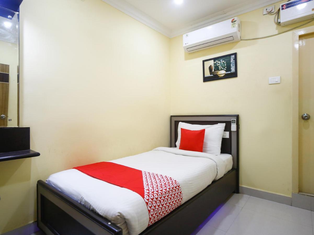 Pleasant Days Hotel Madras Buitenkant foto